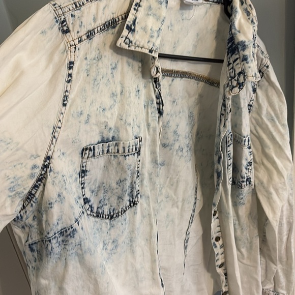 Acid wash Jean top, size XL - Picture 3 of 4